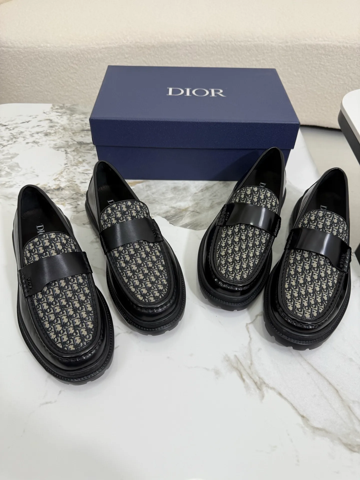 [ DIOR ] Top P: 820💰 ▪️Size: 39-44 (customized for 38.45) Top male leather shoes DIOR Dior combines high-quality materials and exquisite details. The imported cowhide leather upper is embellished with Gancio buckles, showing a luxurious style. Imported cattle. TP sole is light and flexible in texture